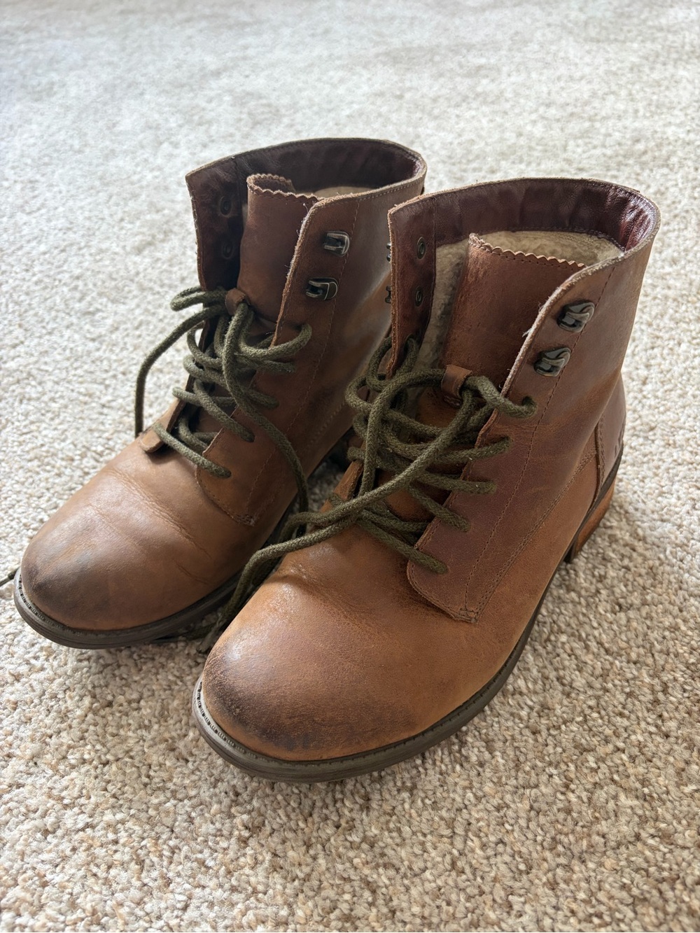 Rare UGG Sample Brown Suede Shearling-Lined Lace-Up Boot (not for resale tag)